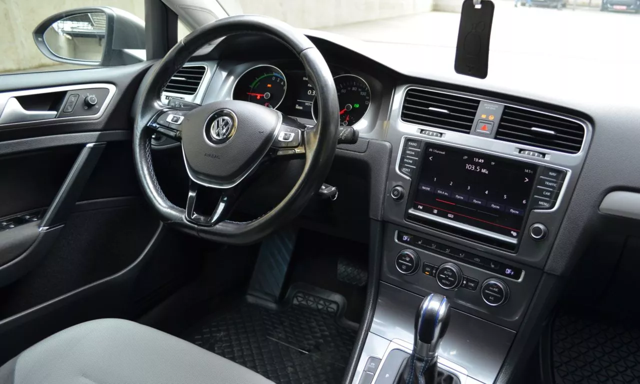 Volkswagen e-Golf  24 kWh 2015171