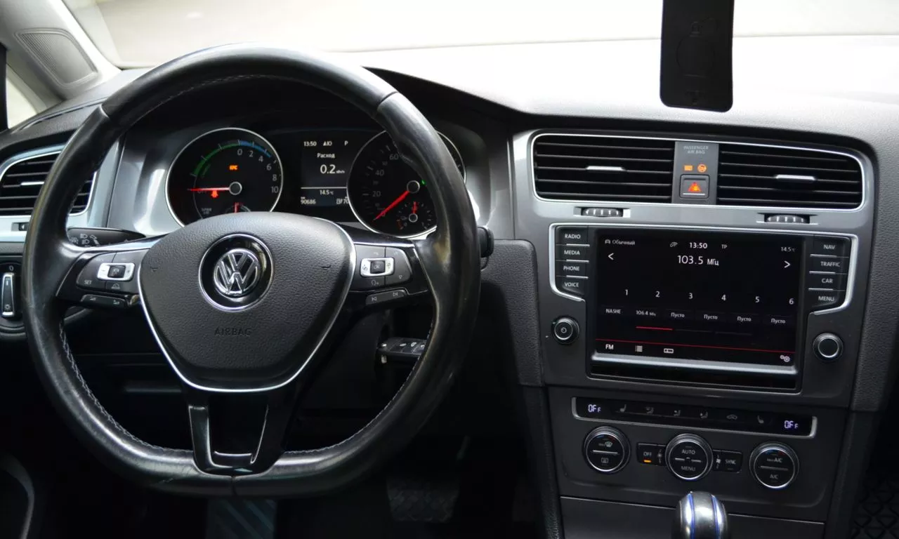 Volkswagen e-Golf  24 kWh 2015181