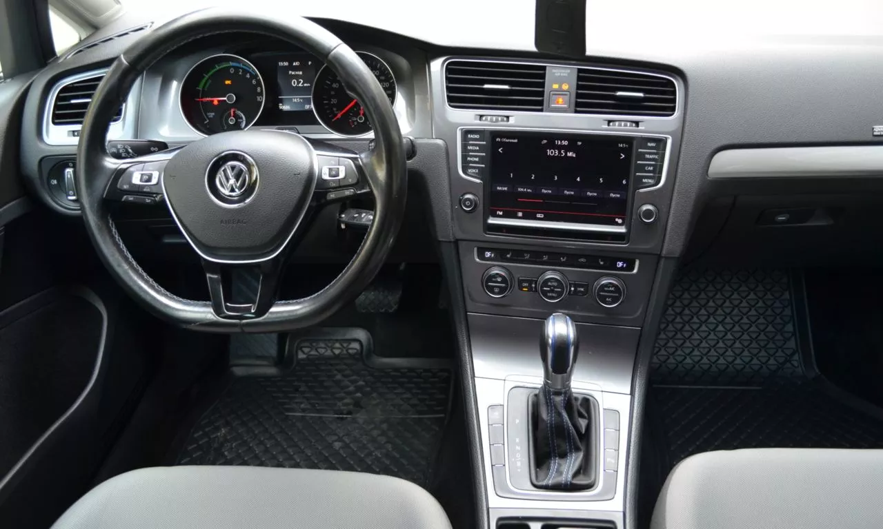 Volkswagen e-Golf  24 kWh 2015201