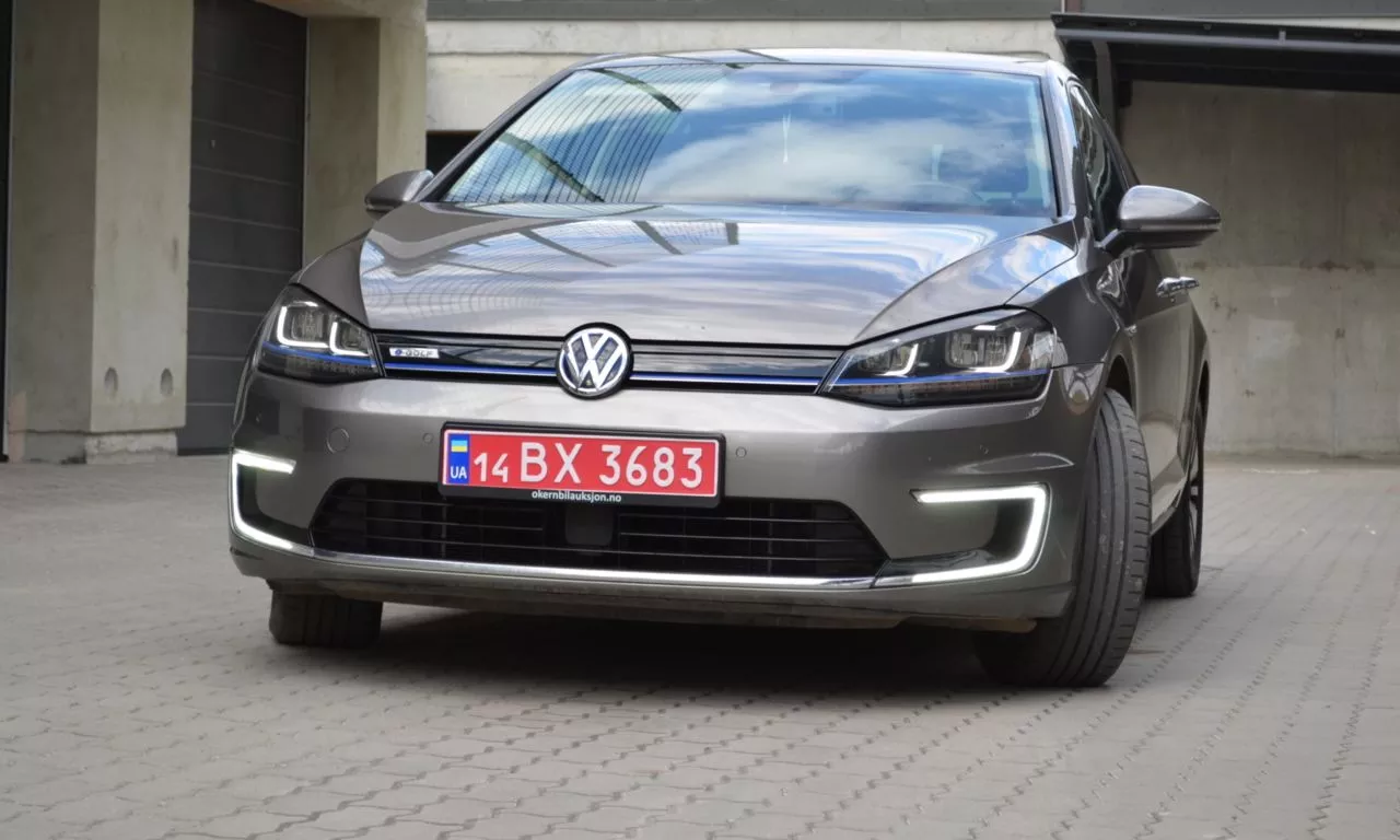 Volkswagen e-Golf  24 kWh 2015221