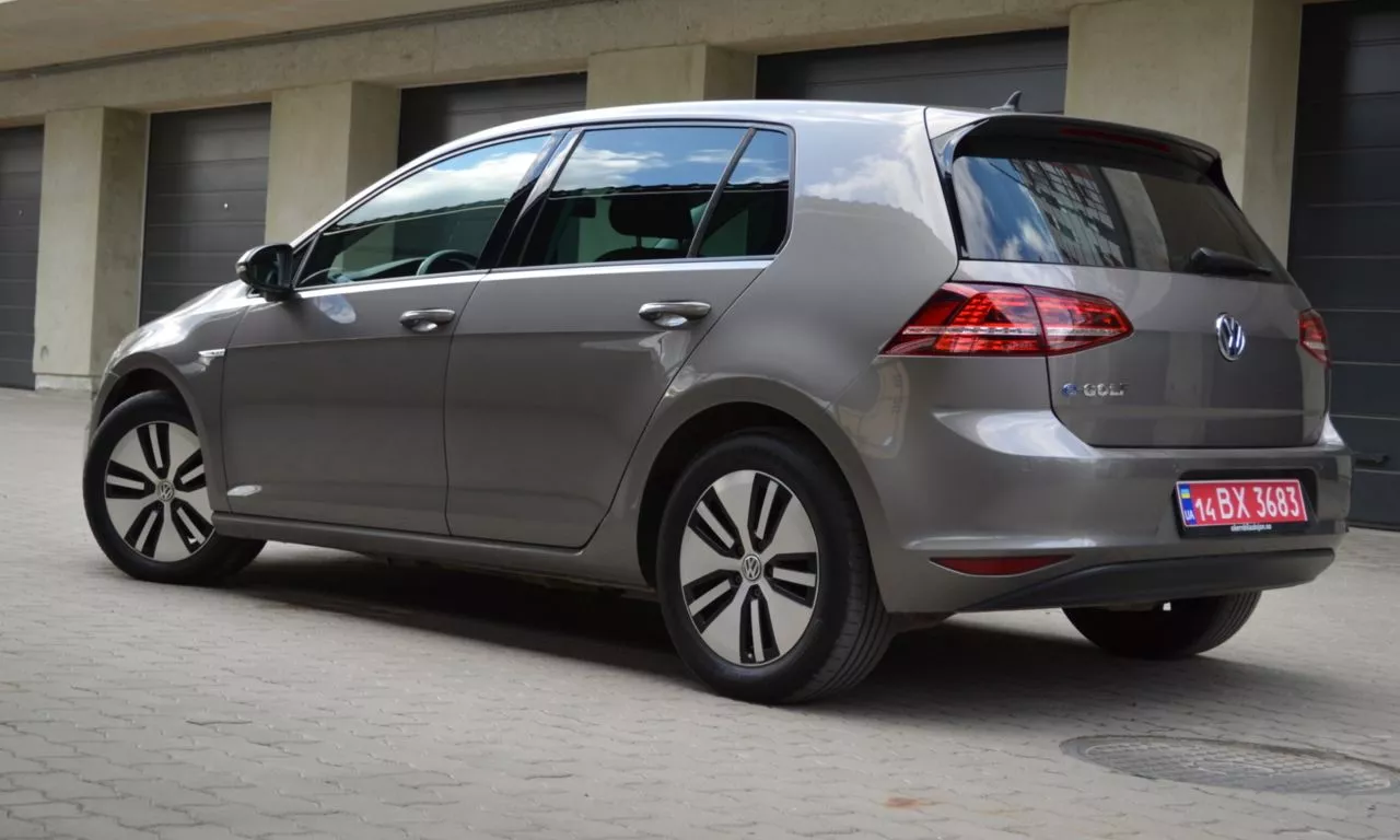 Volkswagen e-Golf  24 kWh 2015251