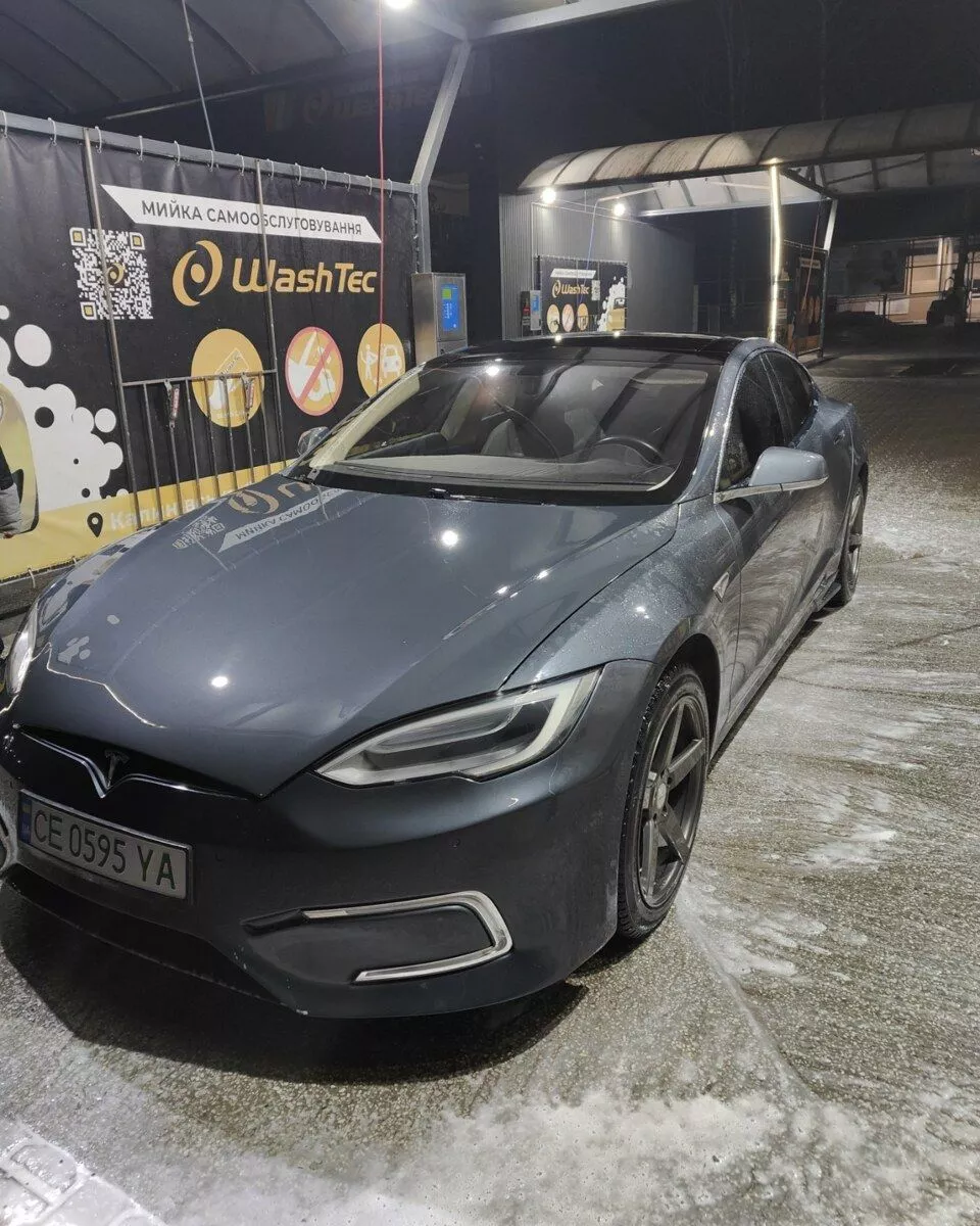 Tesla Model S 