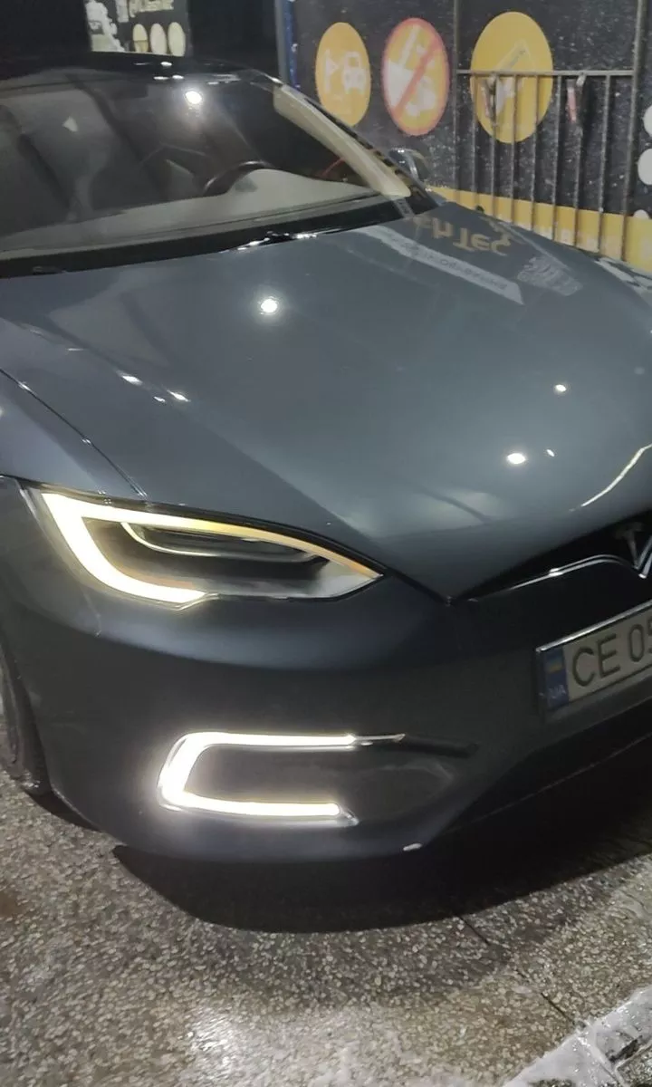 Tesla Model S  85 kWh 201331