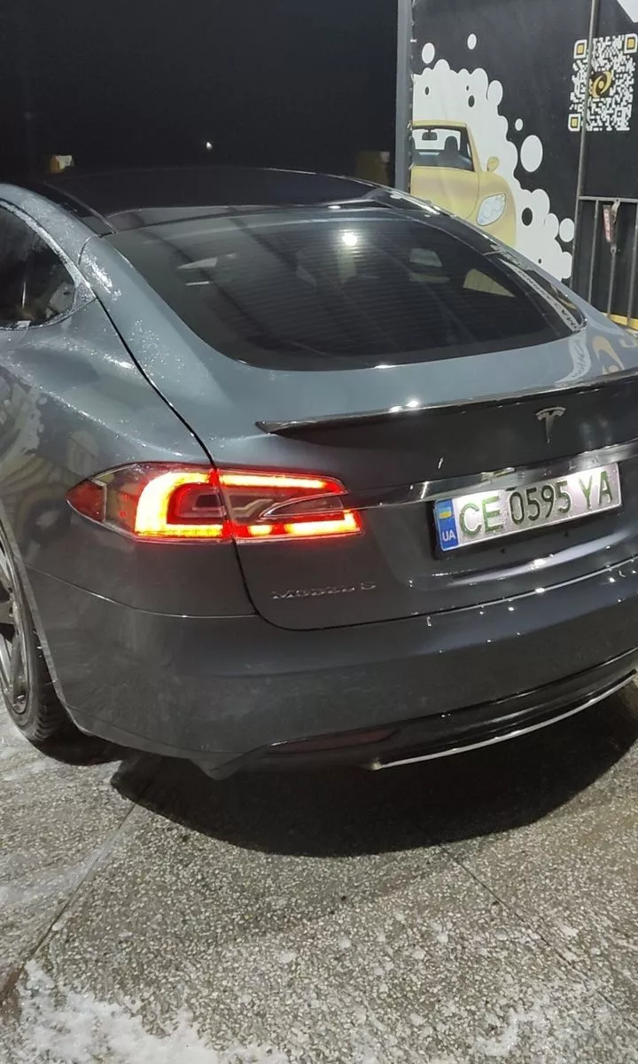 Tesla Model S  85 kWh 201341