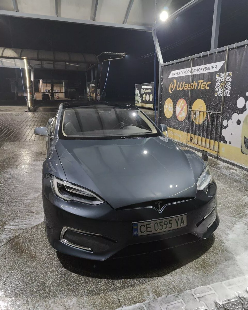 Tesla Model S  85 kWh 201371