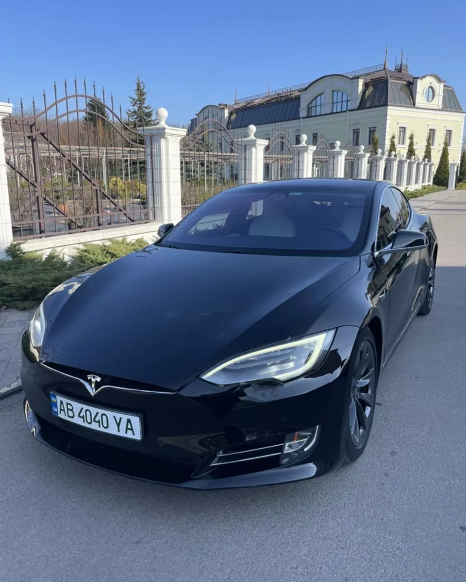 Tesla Model S 