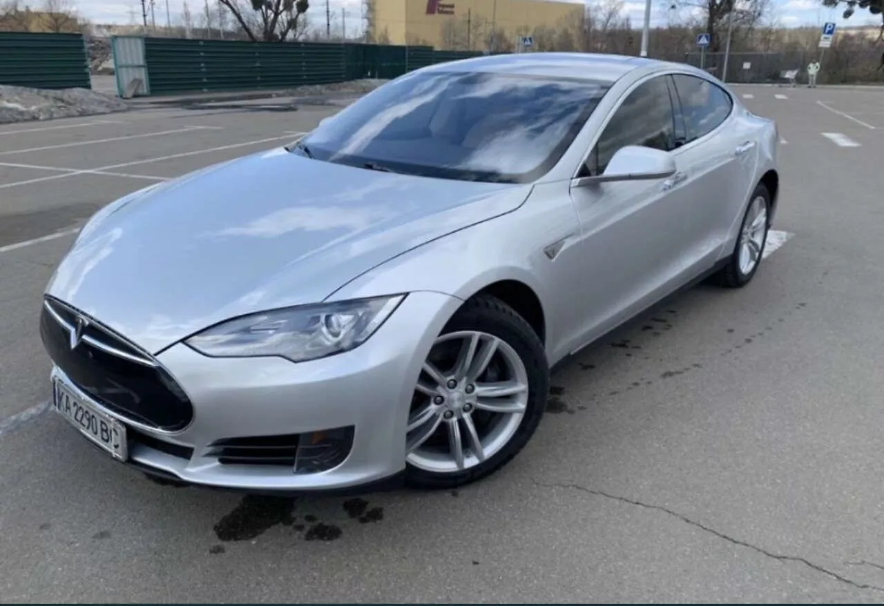 Tesla Model S 