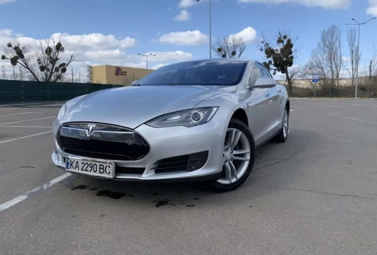 Tesla Model S  201331