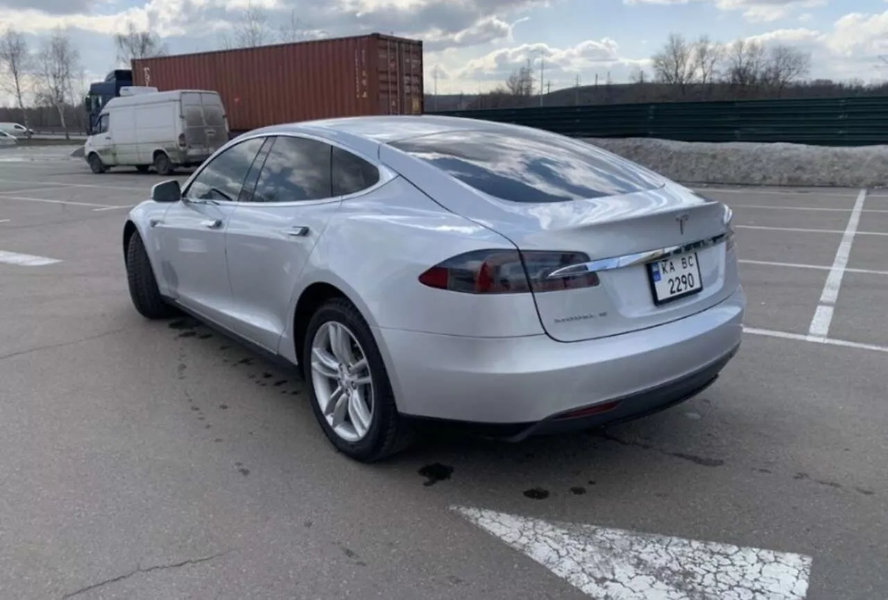 Tesla Model S  201341