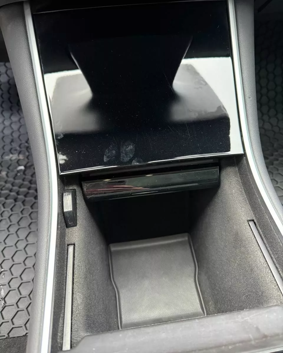 Tesla Model 3  2019191