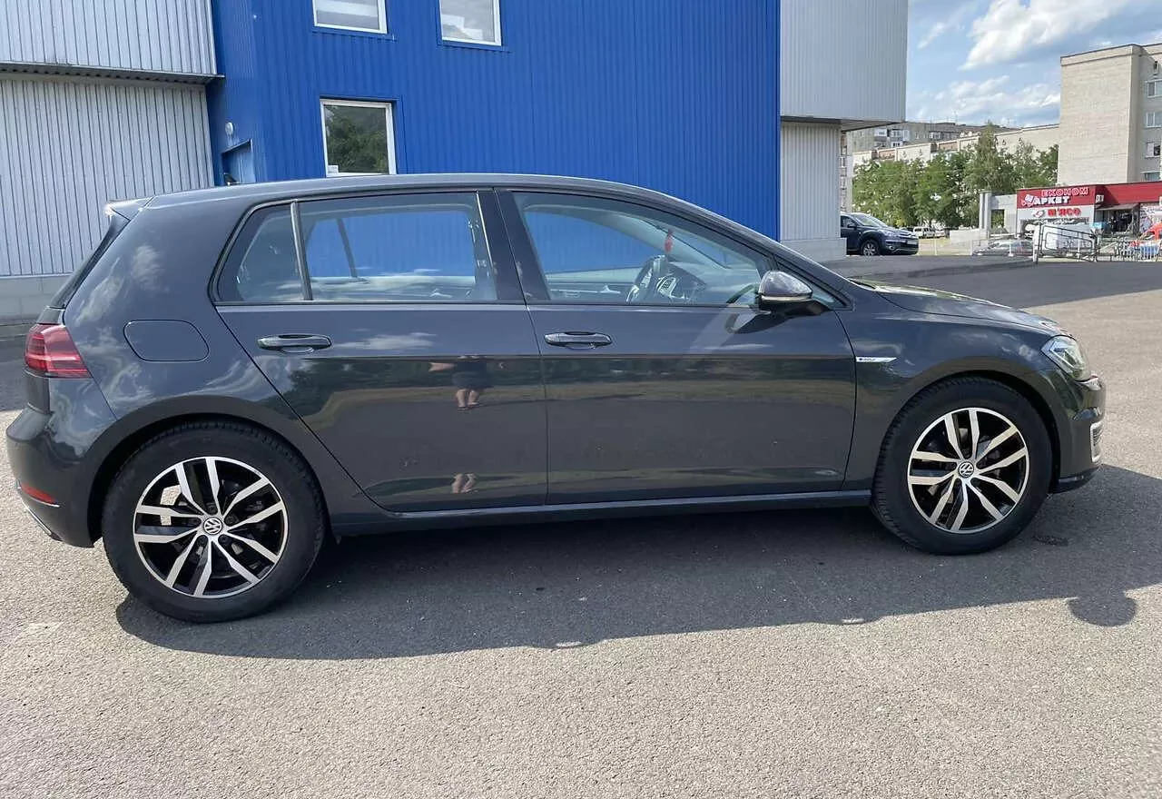 Volkswagen e-Golf  2018111