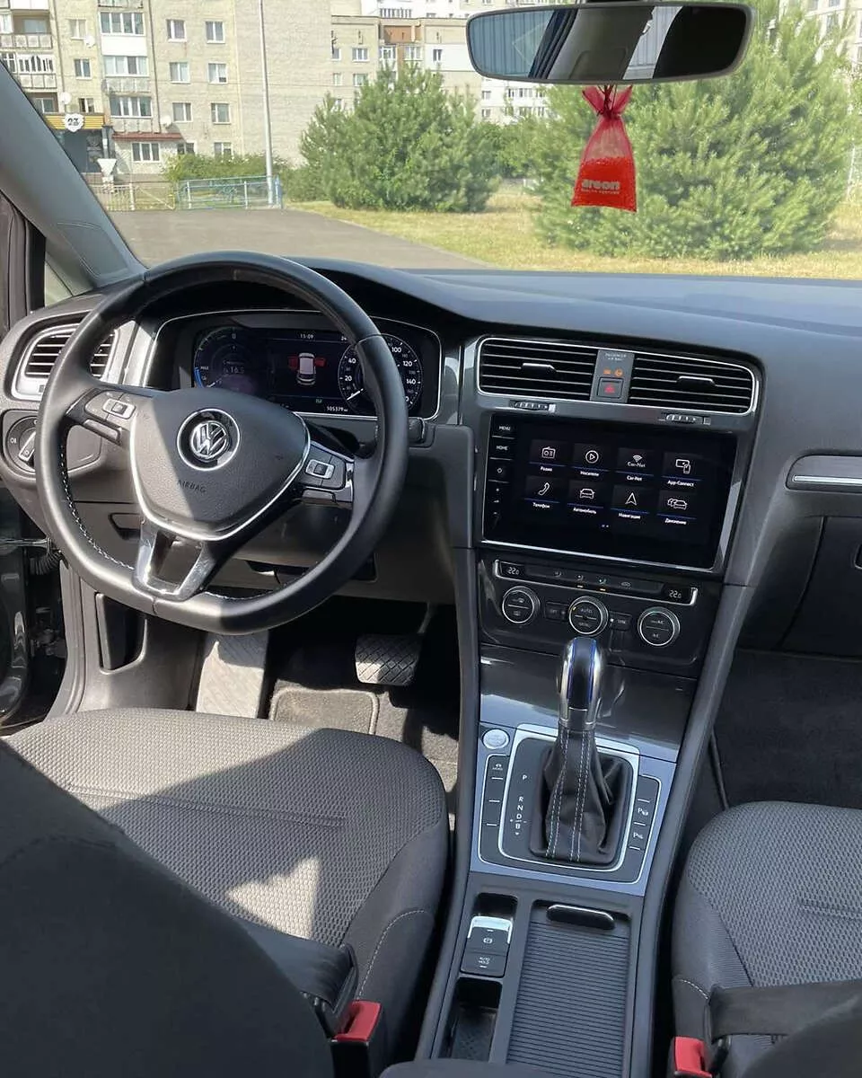 Volkswagen e-Golf  2018151