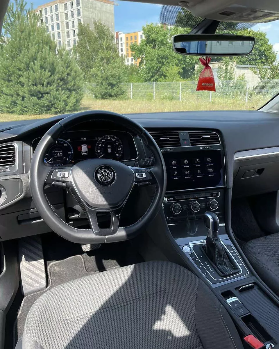 Volkswagen e-Golf  2018161