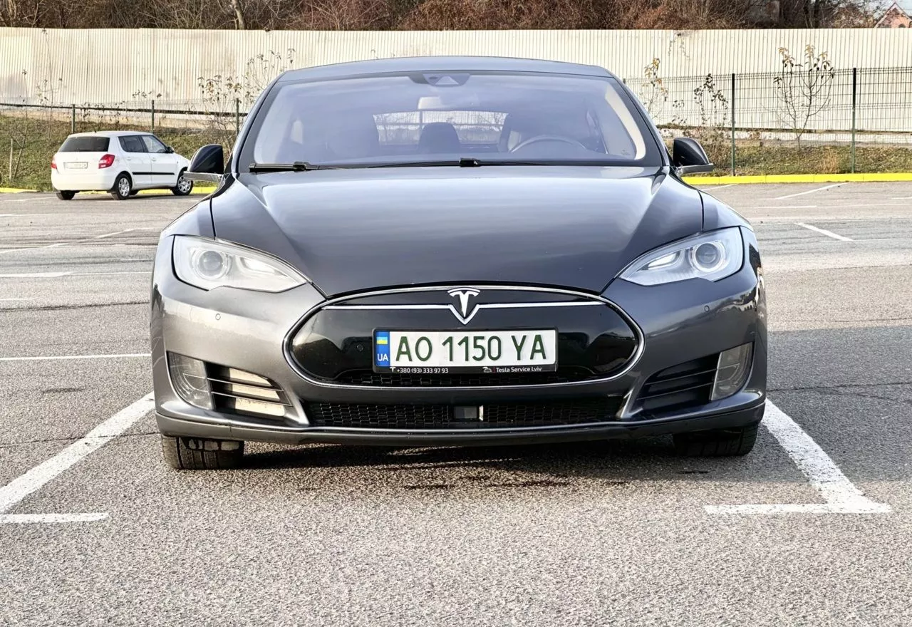 Tesla Model S 