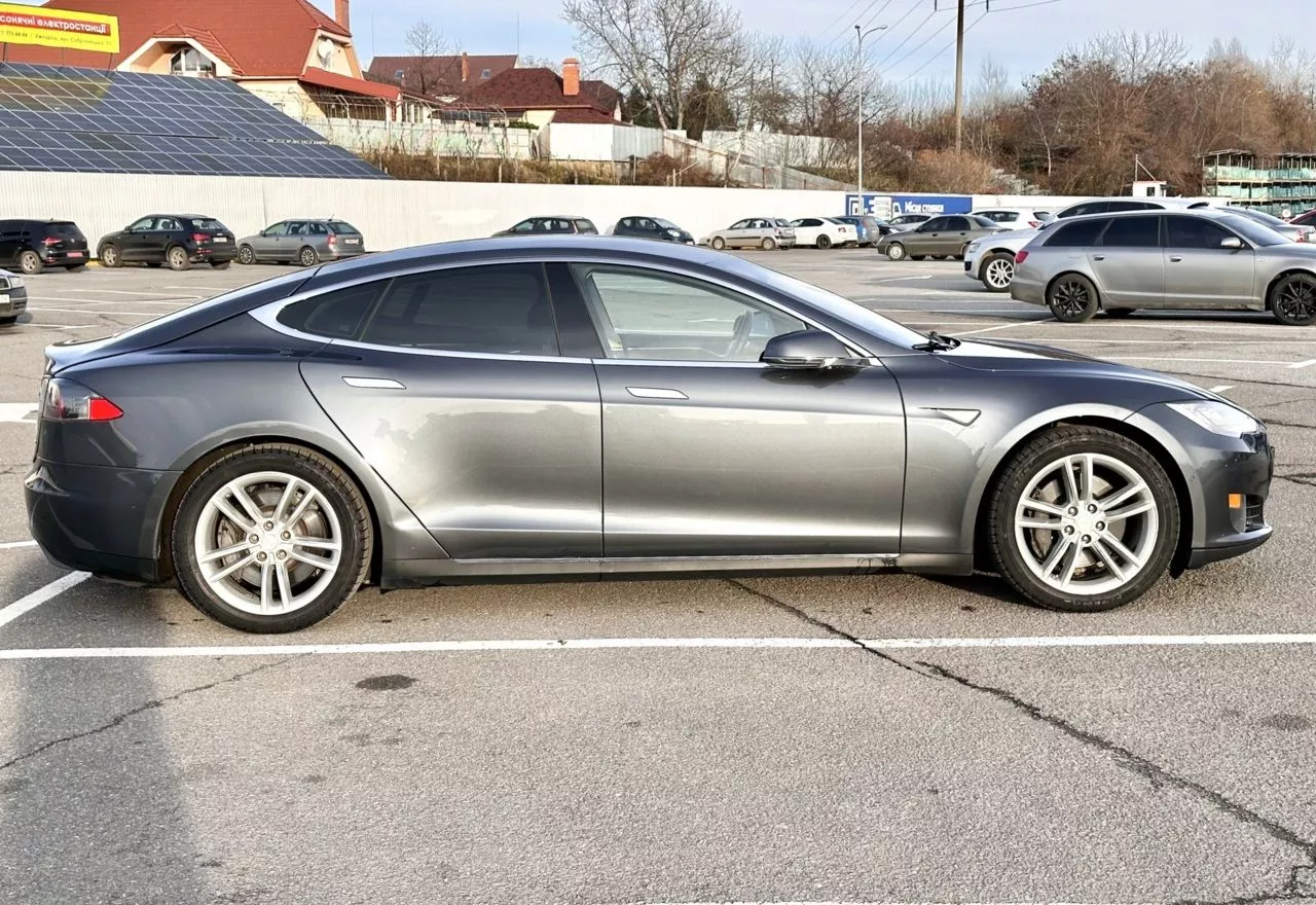 Tesla Model S  70 kWh 201511