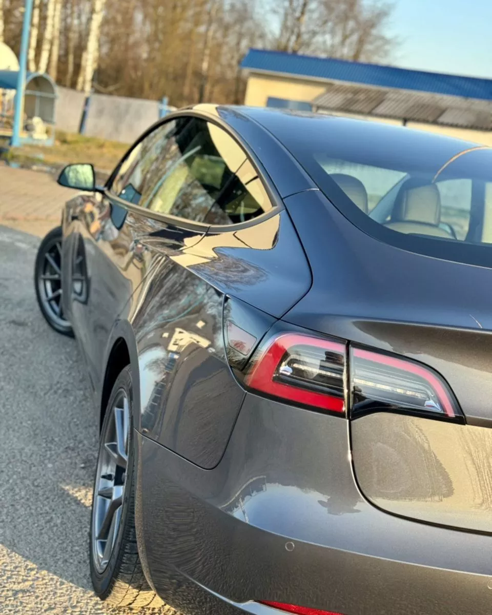 Tesla Model 3  80.5 kWh 2021241