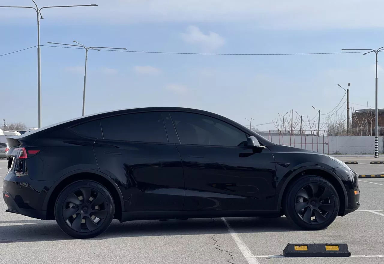 Tesla Model Y  80.5 kWh 2023201