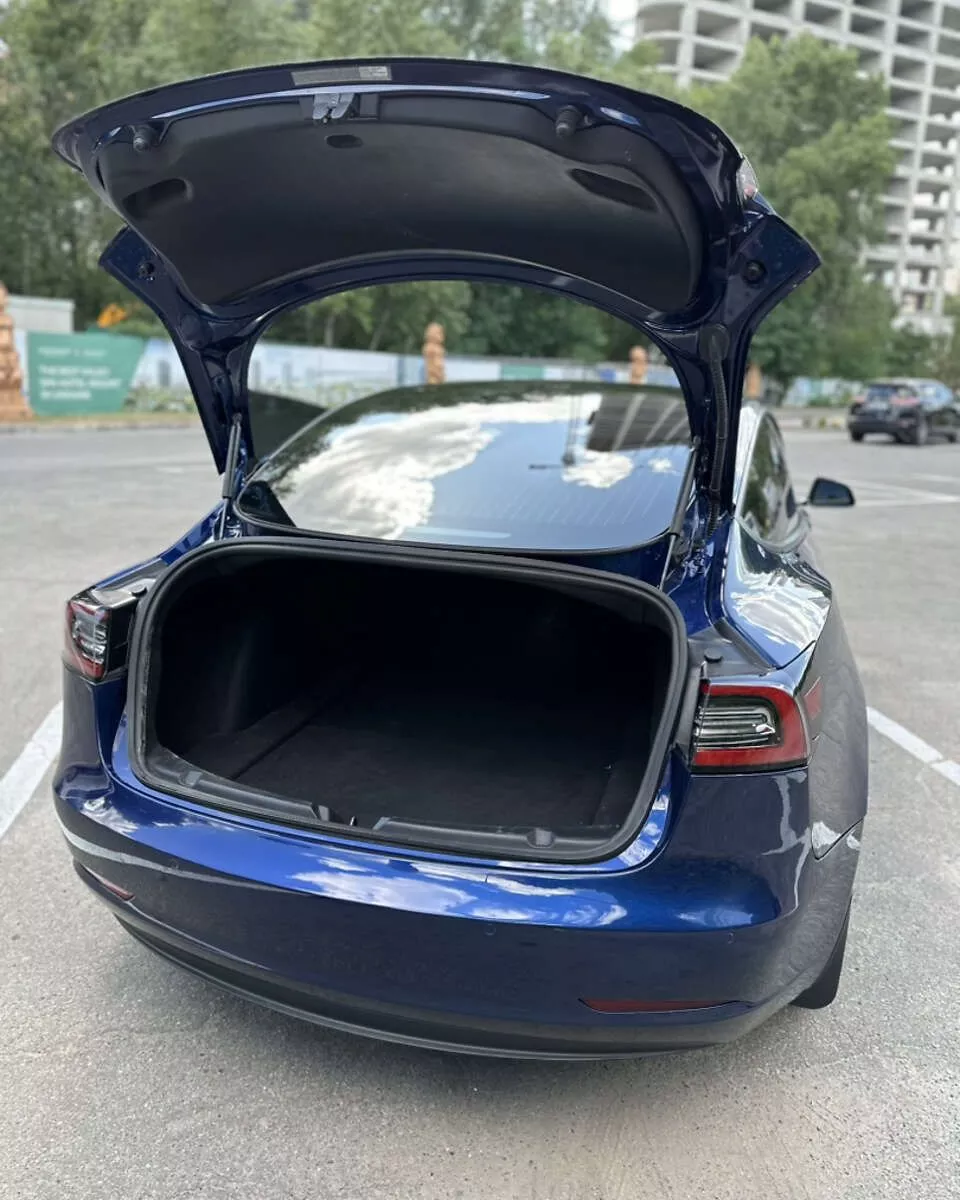 Tesla Model 3  2020111