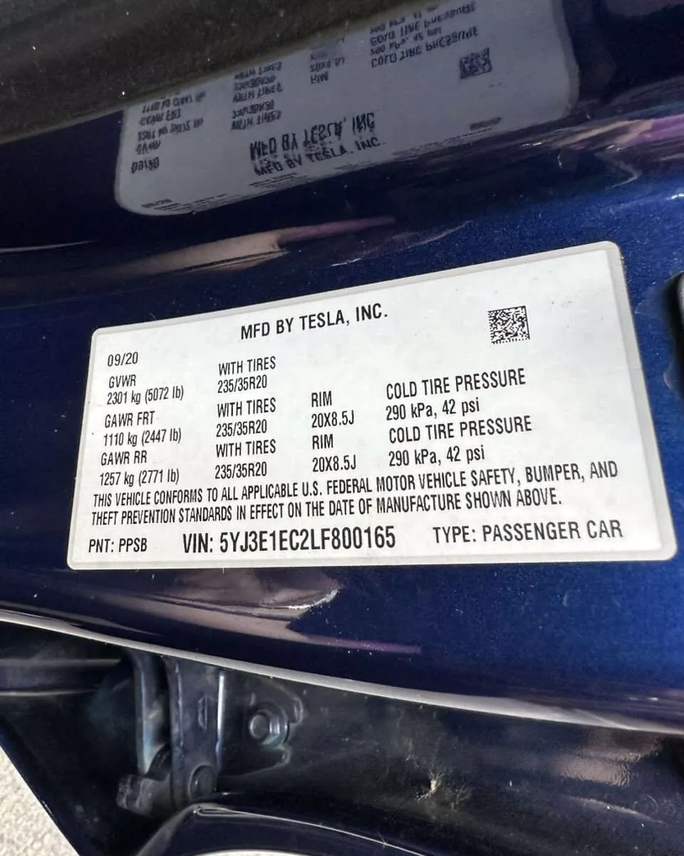 Tesla Model 3  2020121