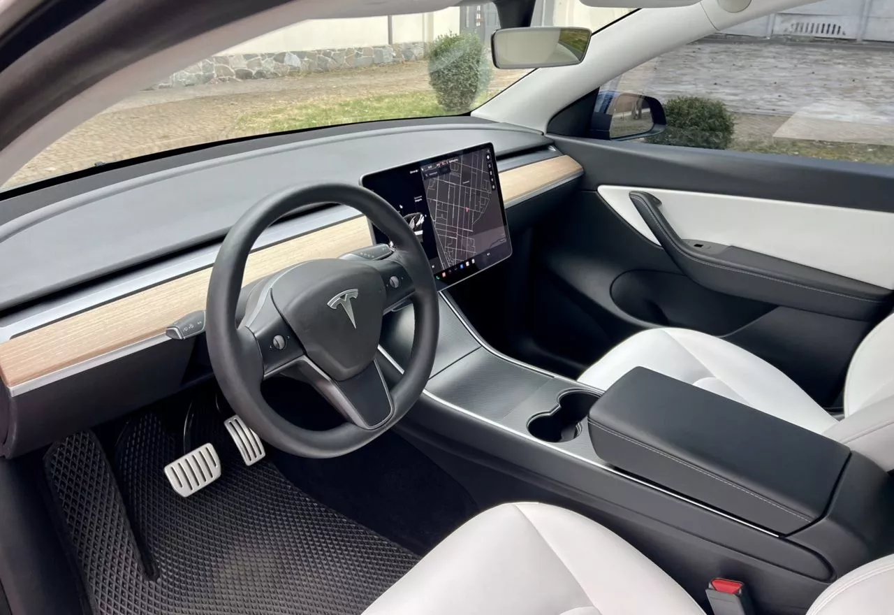 Tesla Model Y  80.5 kWh 2020251