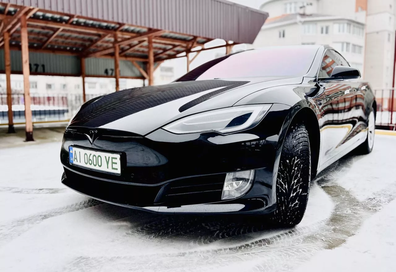 Tesla Model S 