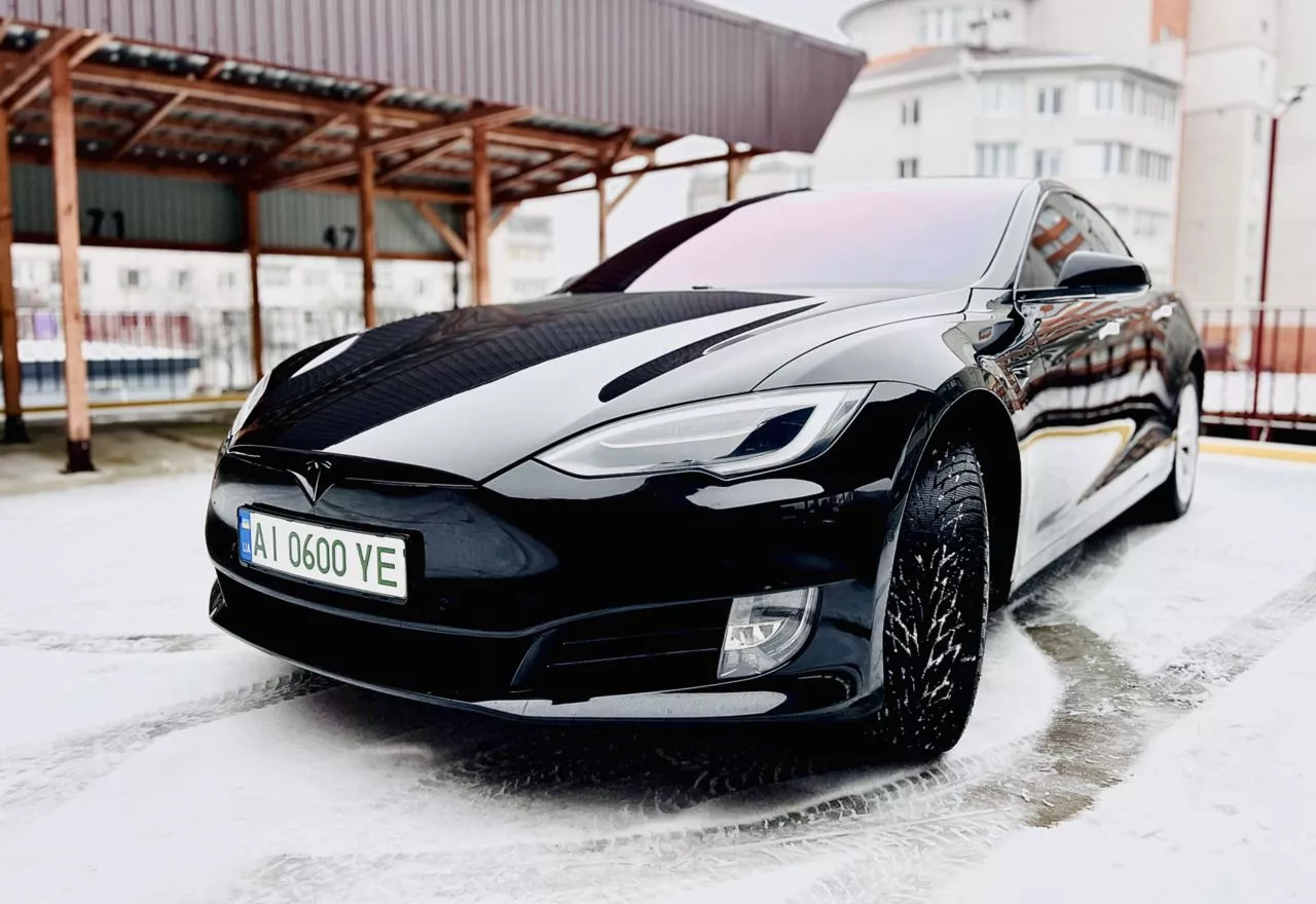 Tesla Model S  90 kWh 201611