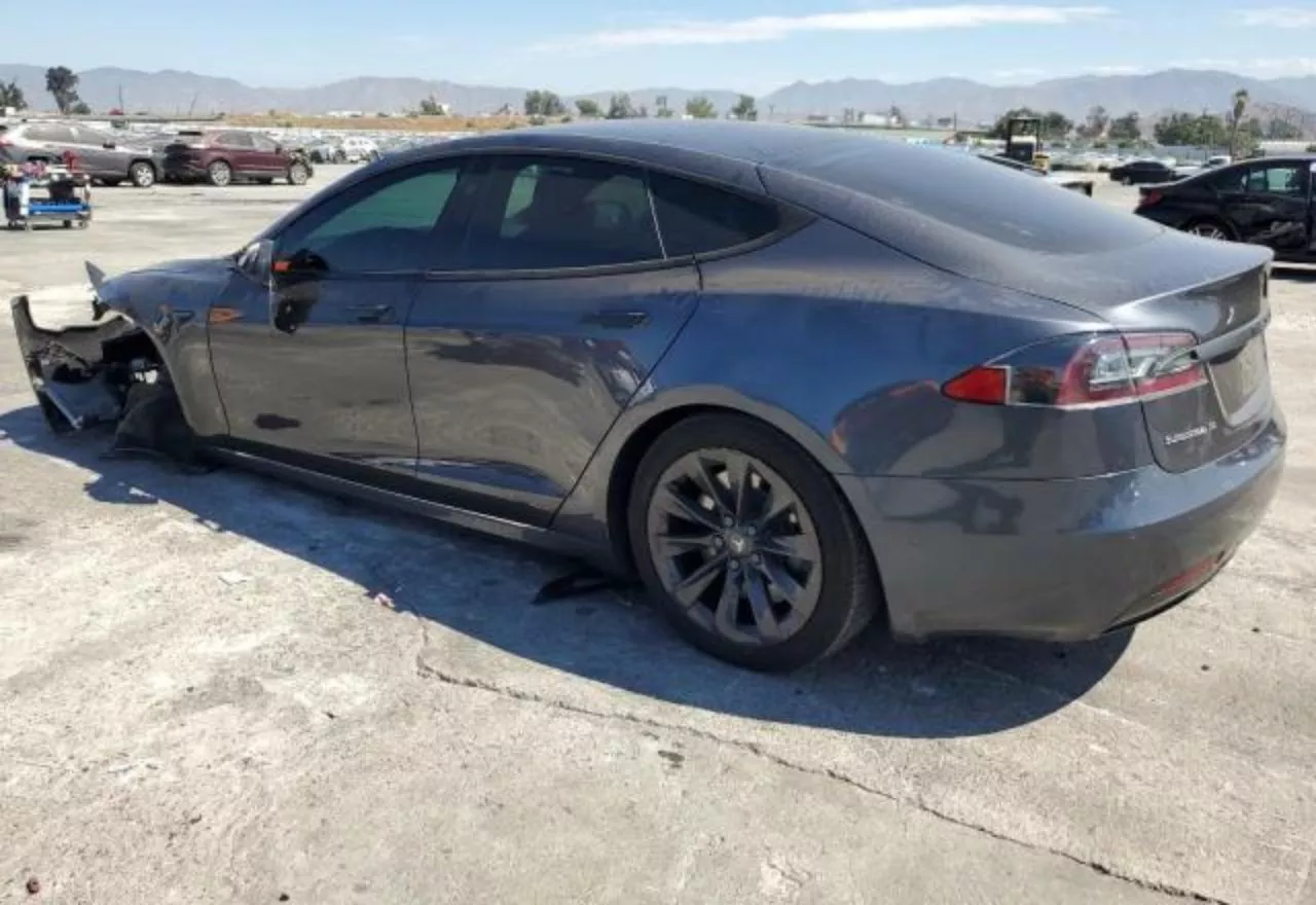 Tesla Model S 