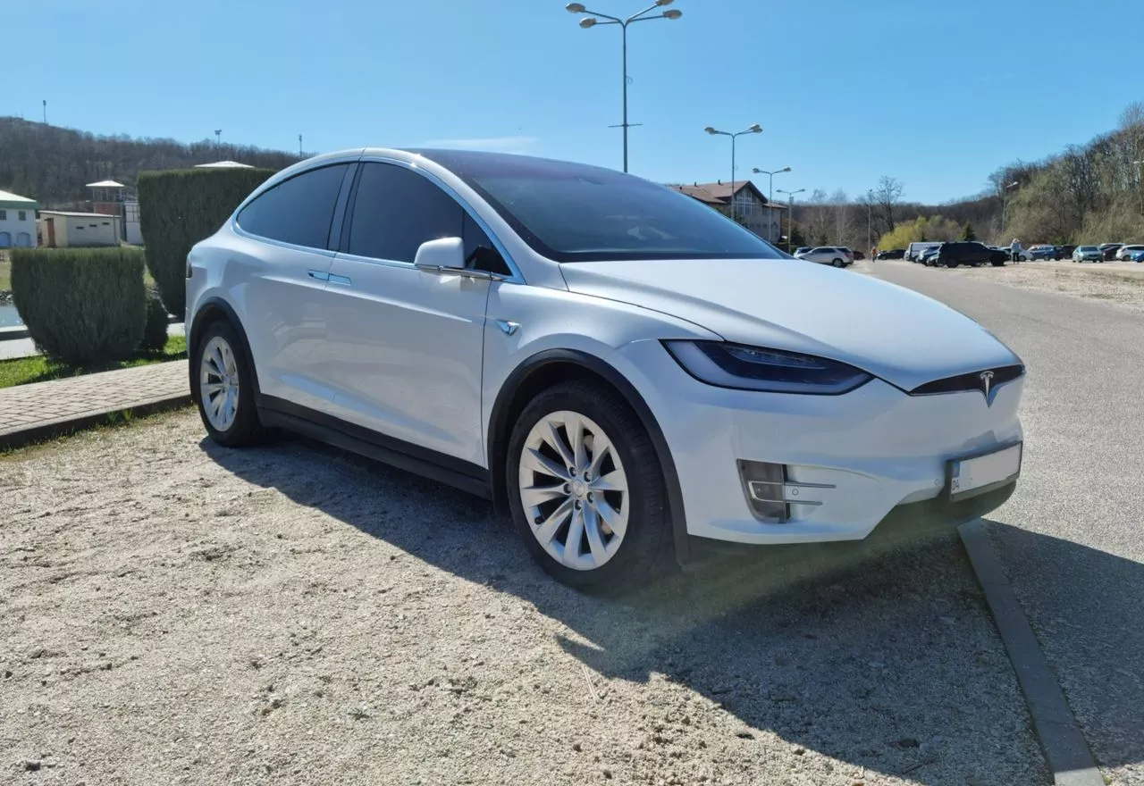 Tesla Model X  201611