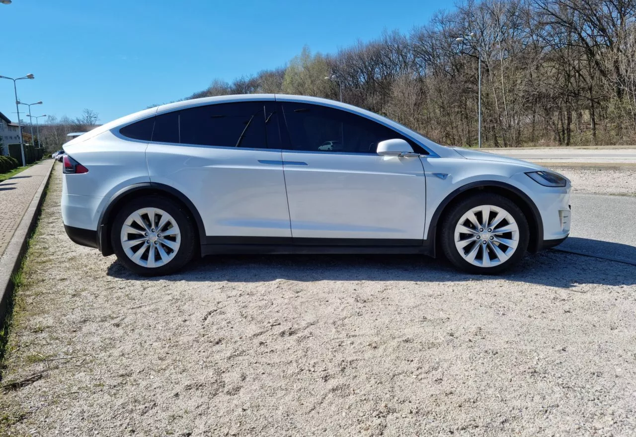 Tesla Model X  201621