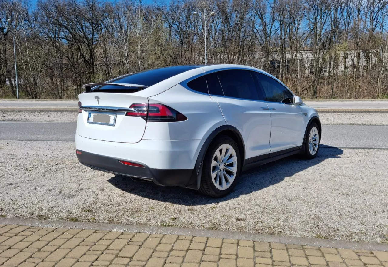 Tesla Model X  201631