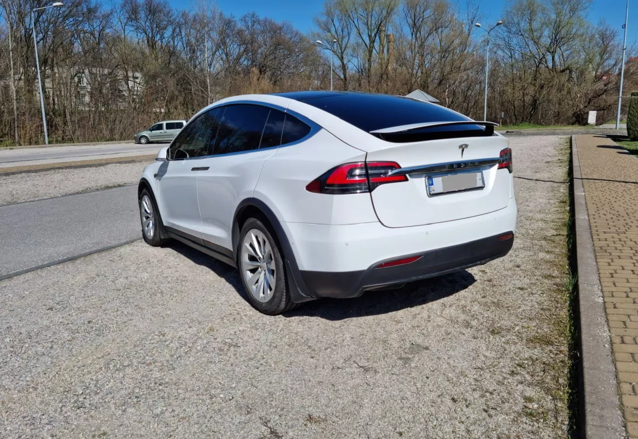 Tesla Model X  201641