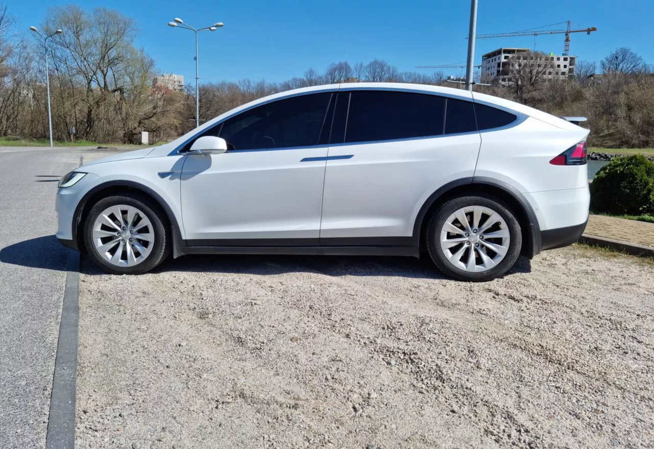 Tesla Model X  201651