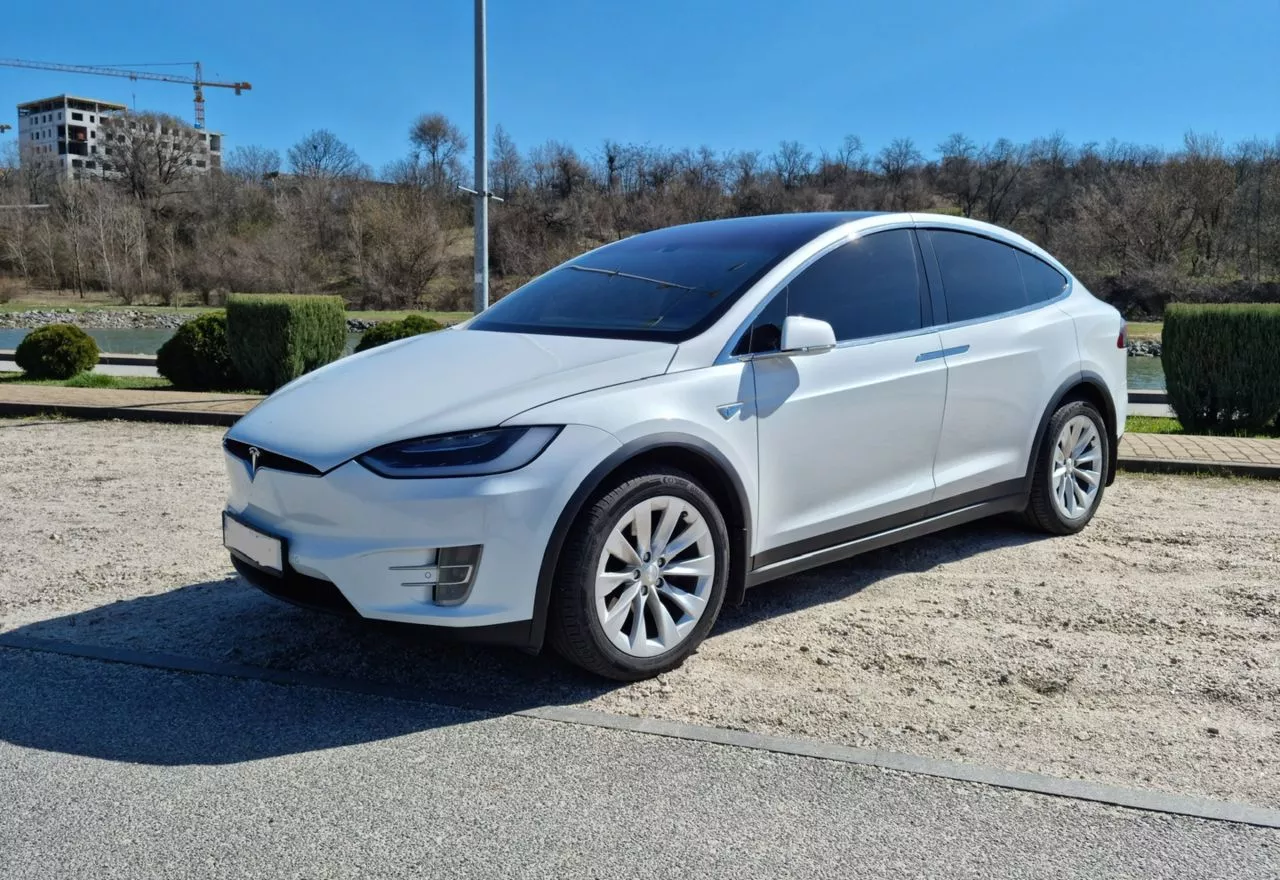 Tesla Model X  201661