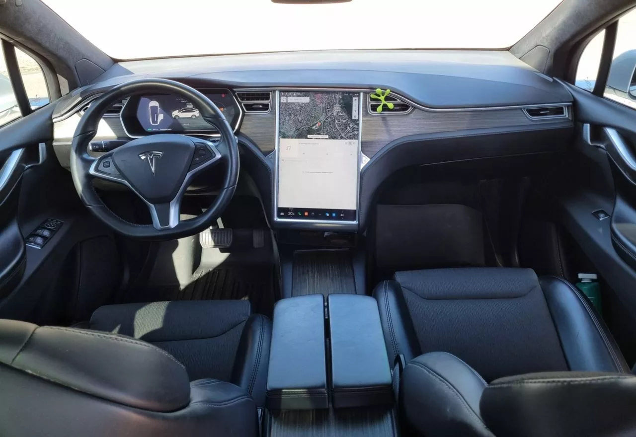 Tesla Model X  2016101