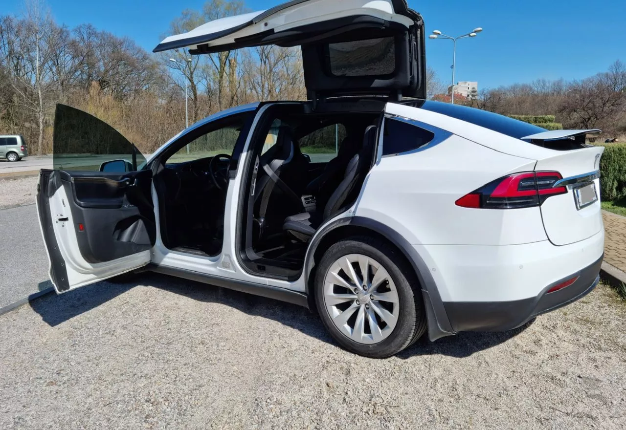 Tesla Model X  2016111