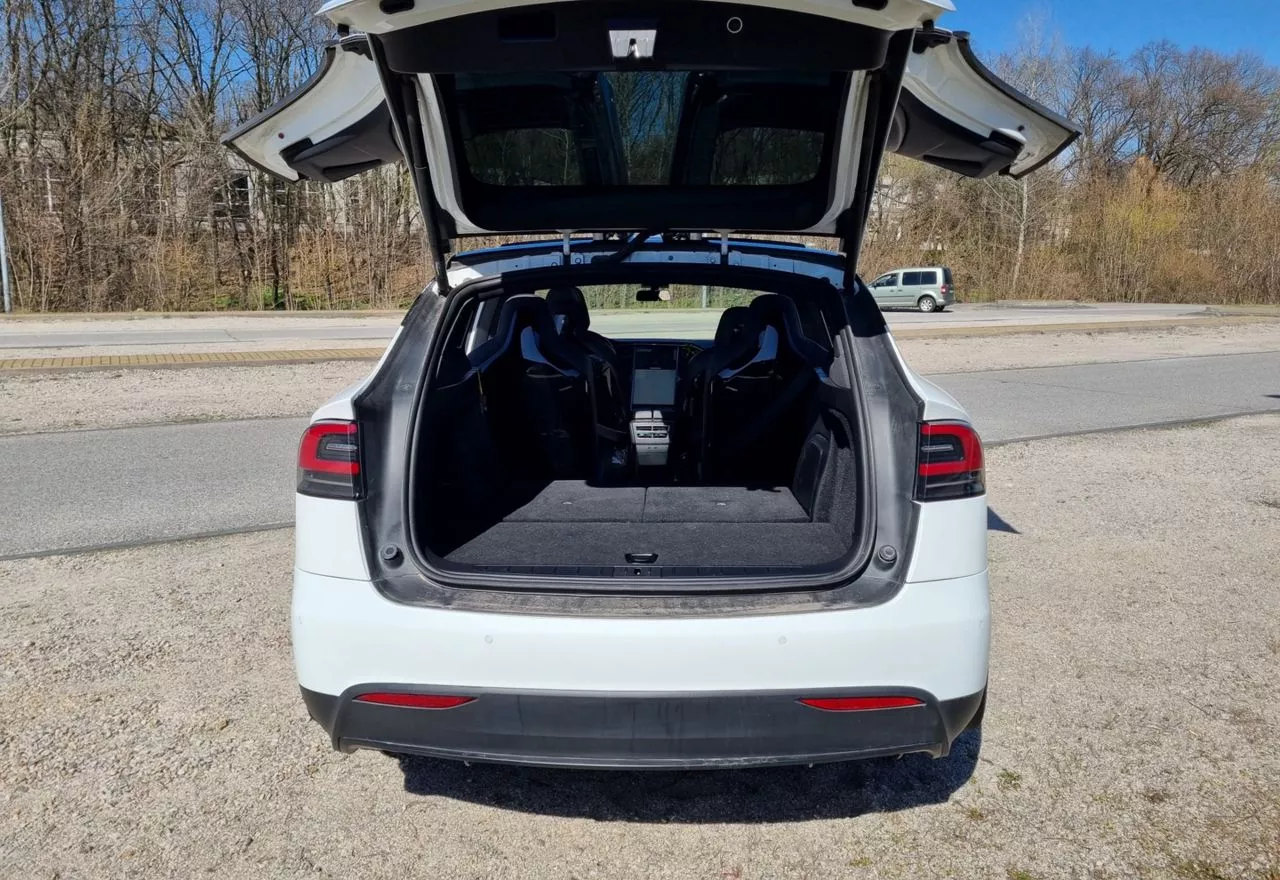 Tesla Model X  2016131