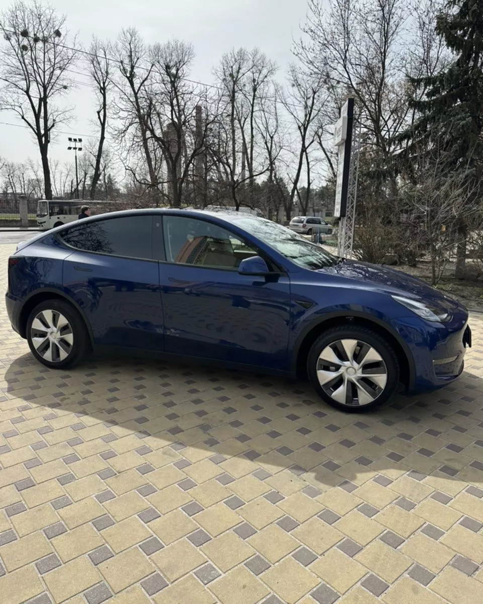 Tesla Model Y  75 kWh 2021101