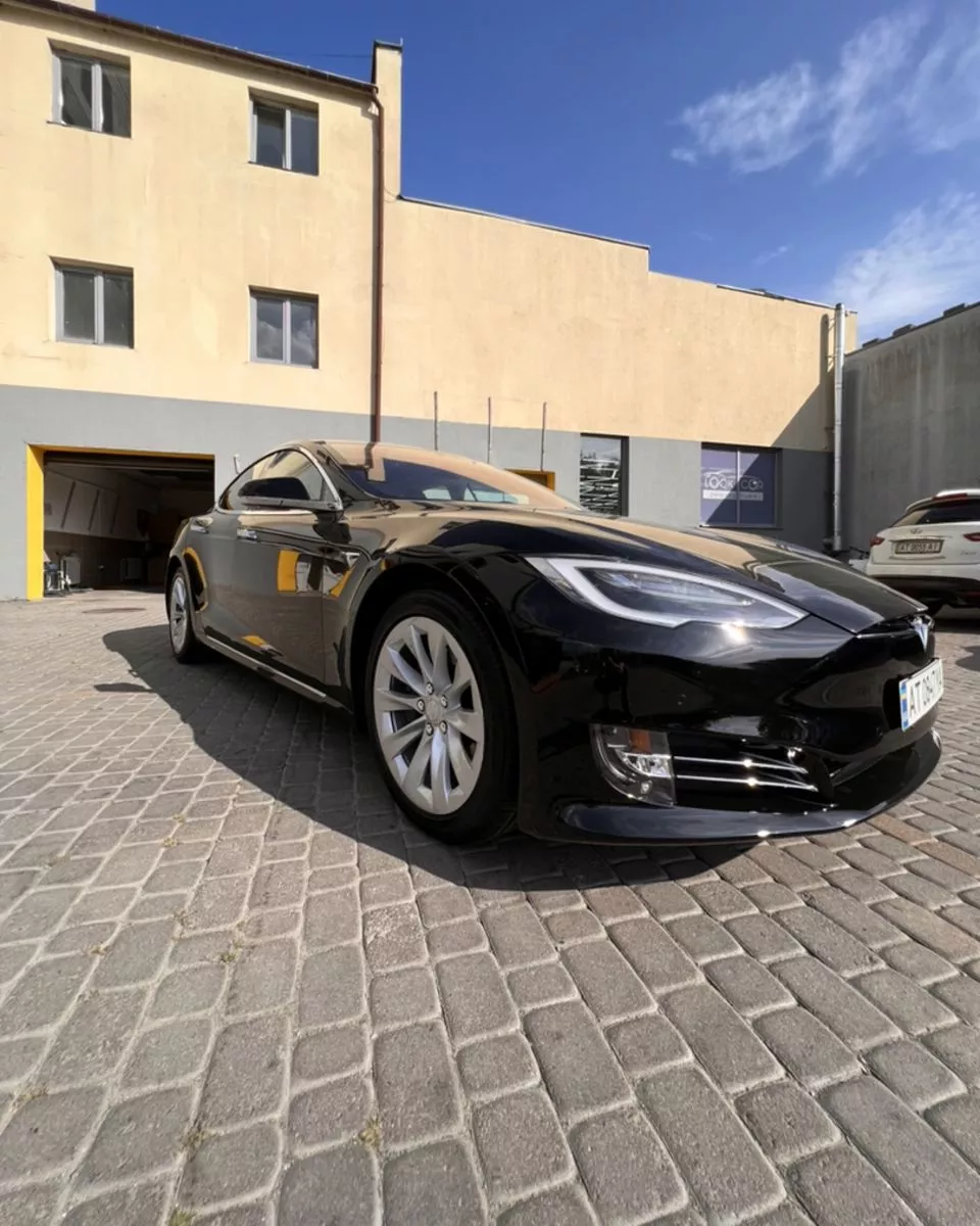 Tesla Model S  90 kWh 201701