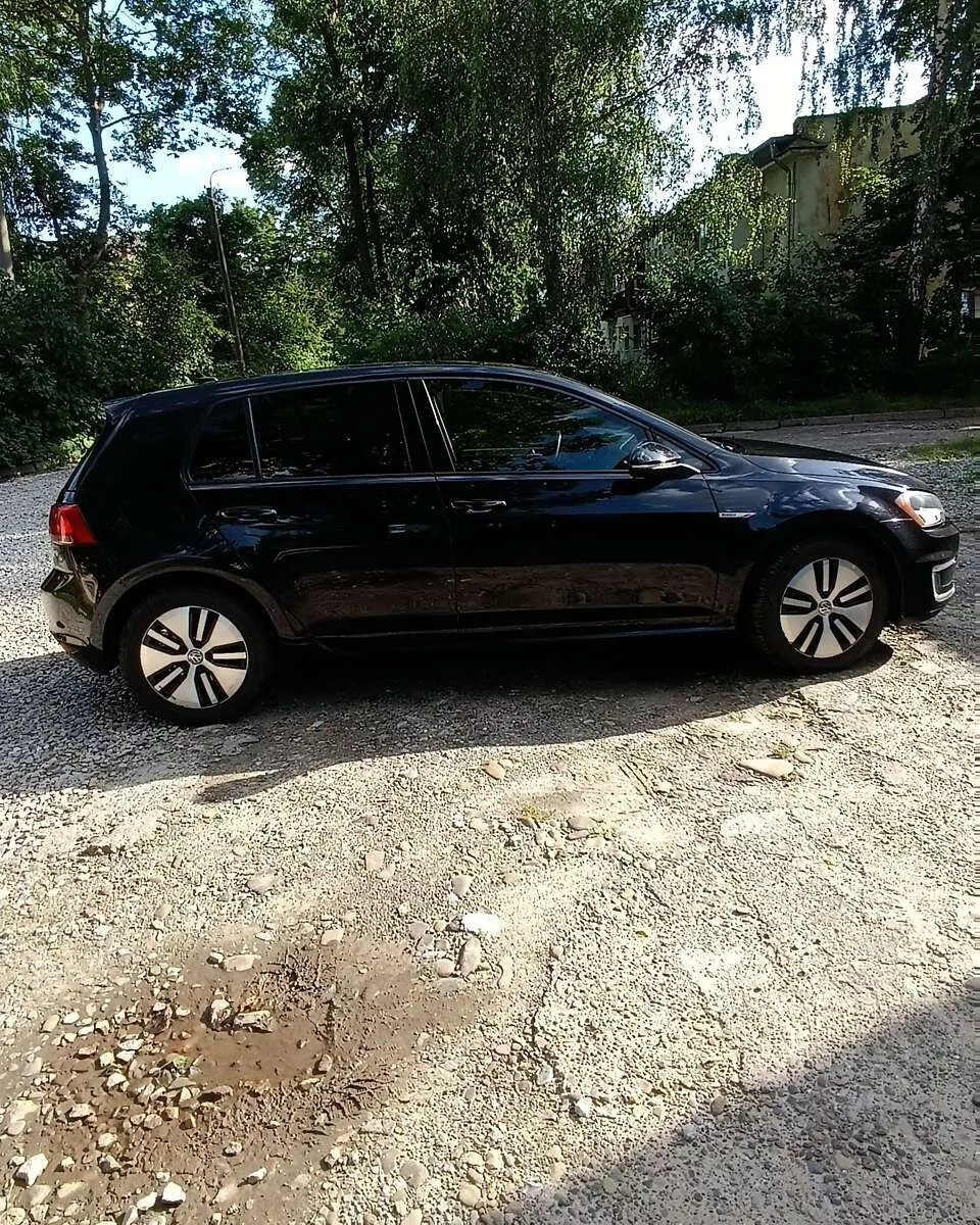 Volkswagen e-Golf  24 kWh 2015211