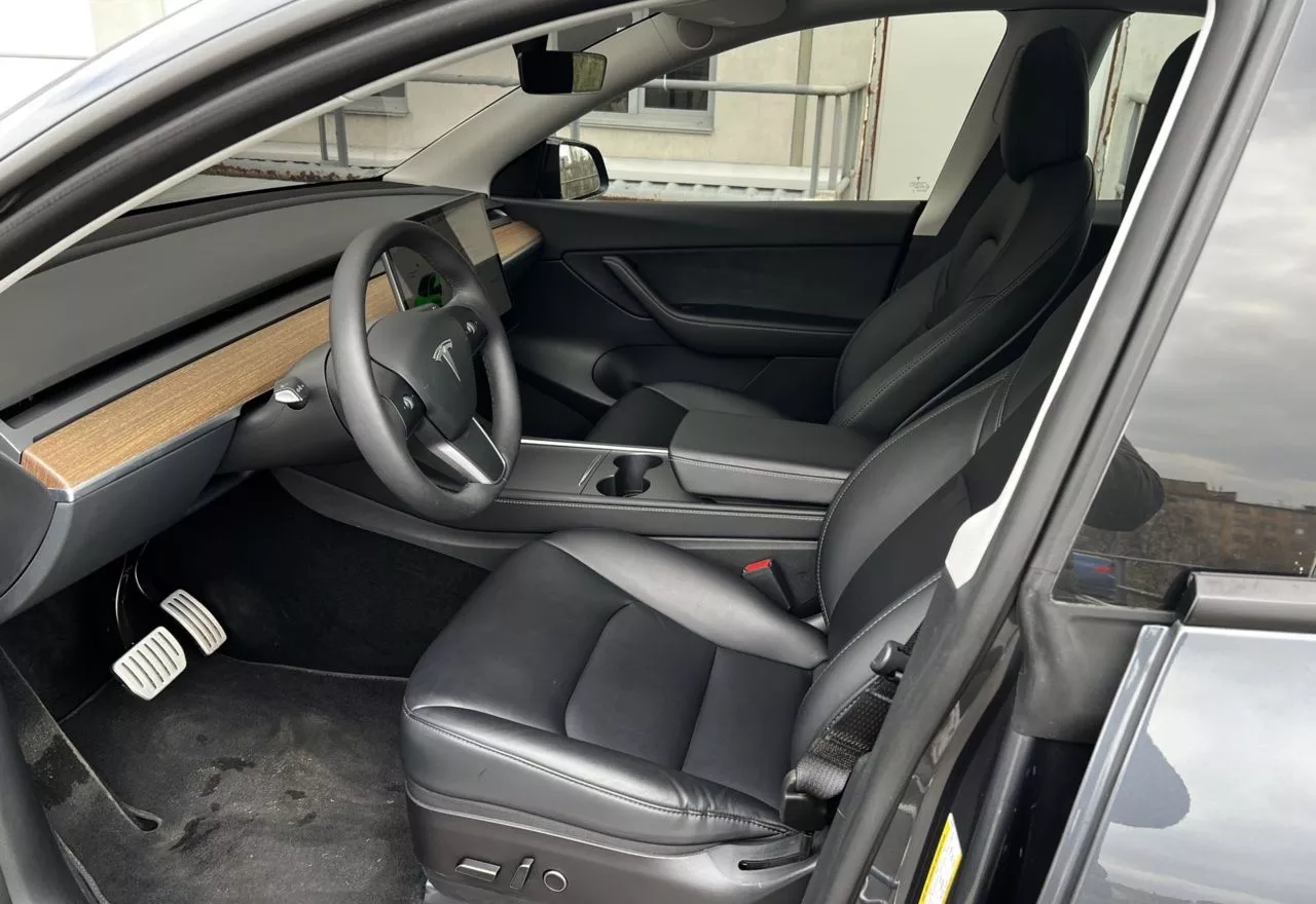 Tesla Model Y  82 kWh 2022211