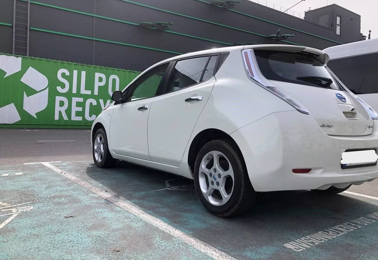 Nissan Leaf  201211