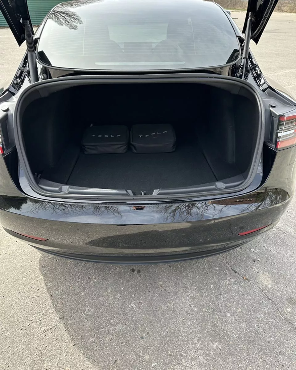 Tesla Model 3  2022101