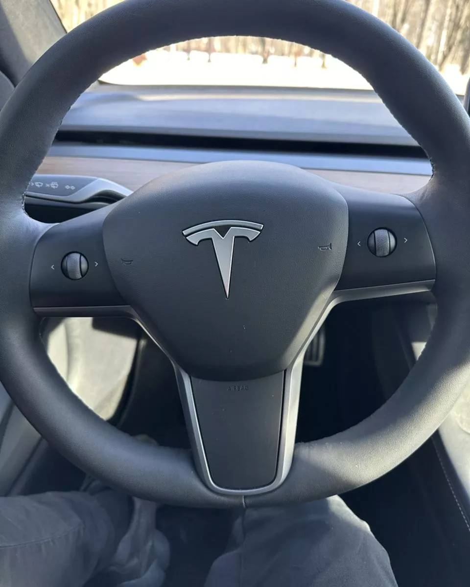 Tesla Model 3  2022161