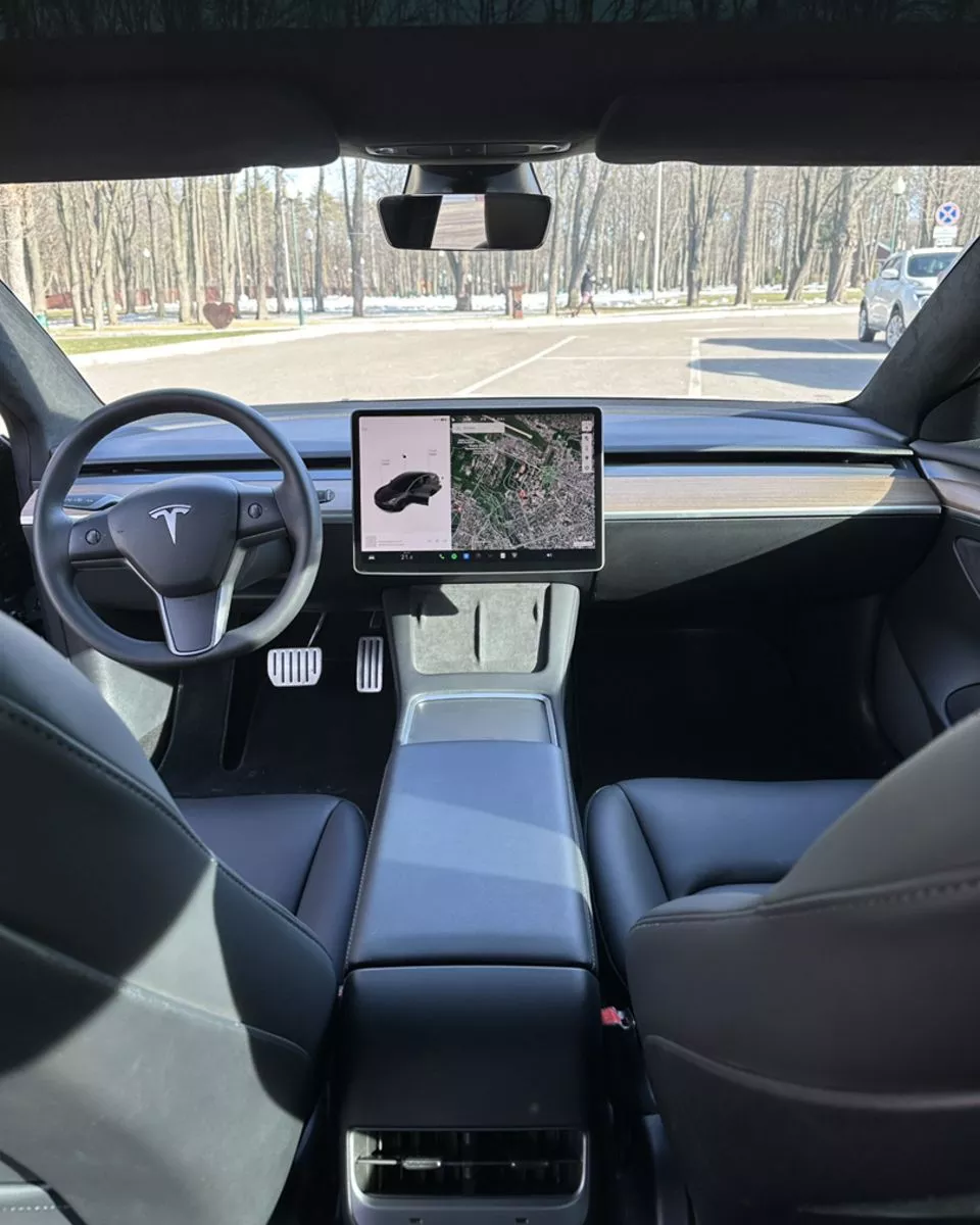 Tesla Model 3  2022171