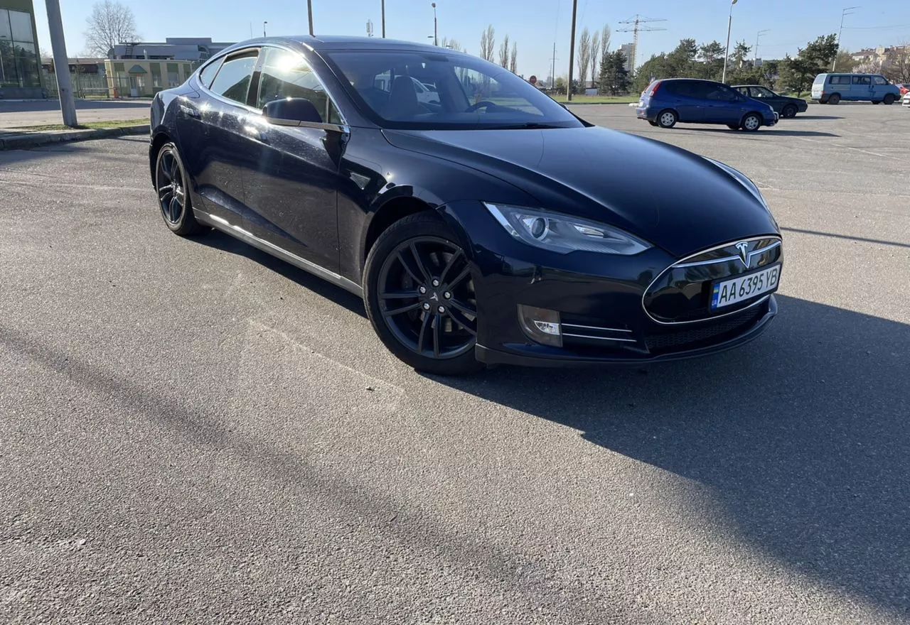 Tesla Model S 