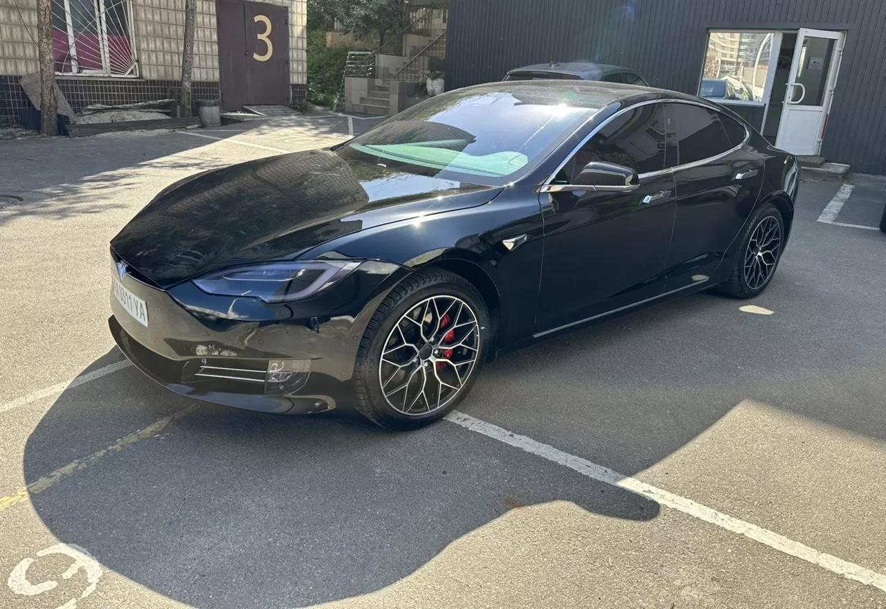 Tesla Model S 