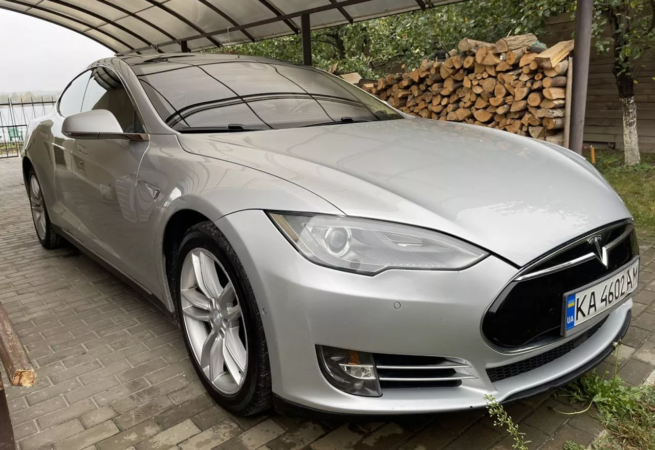 Tesla Model S 