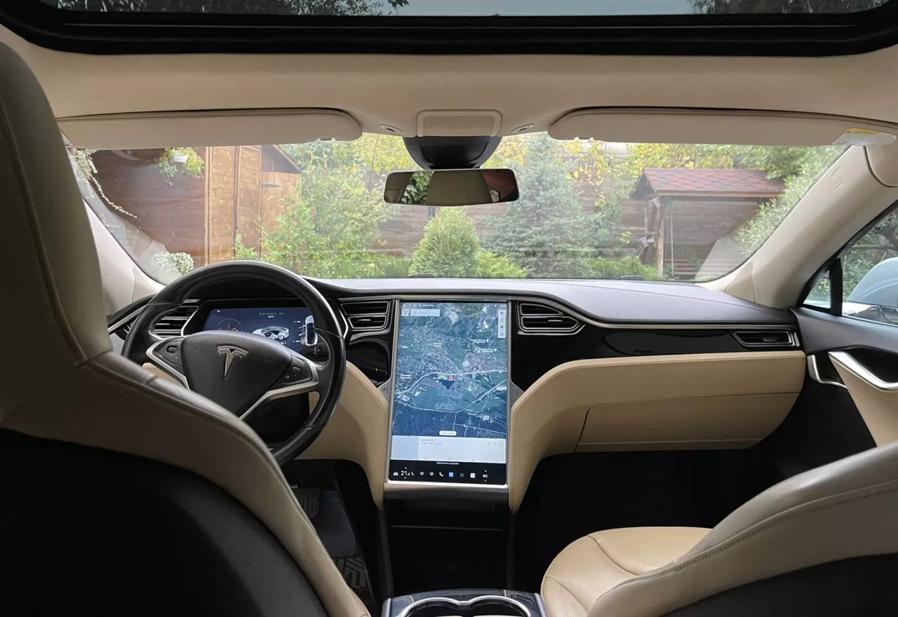 Tesla Model S  85 kWh 201431