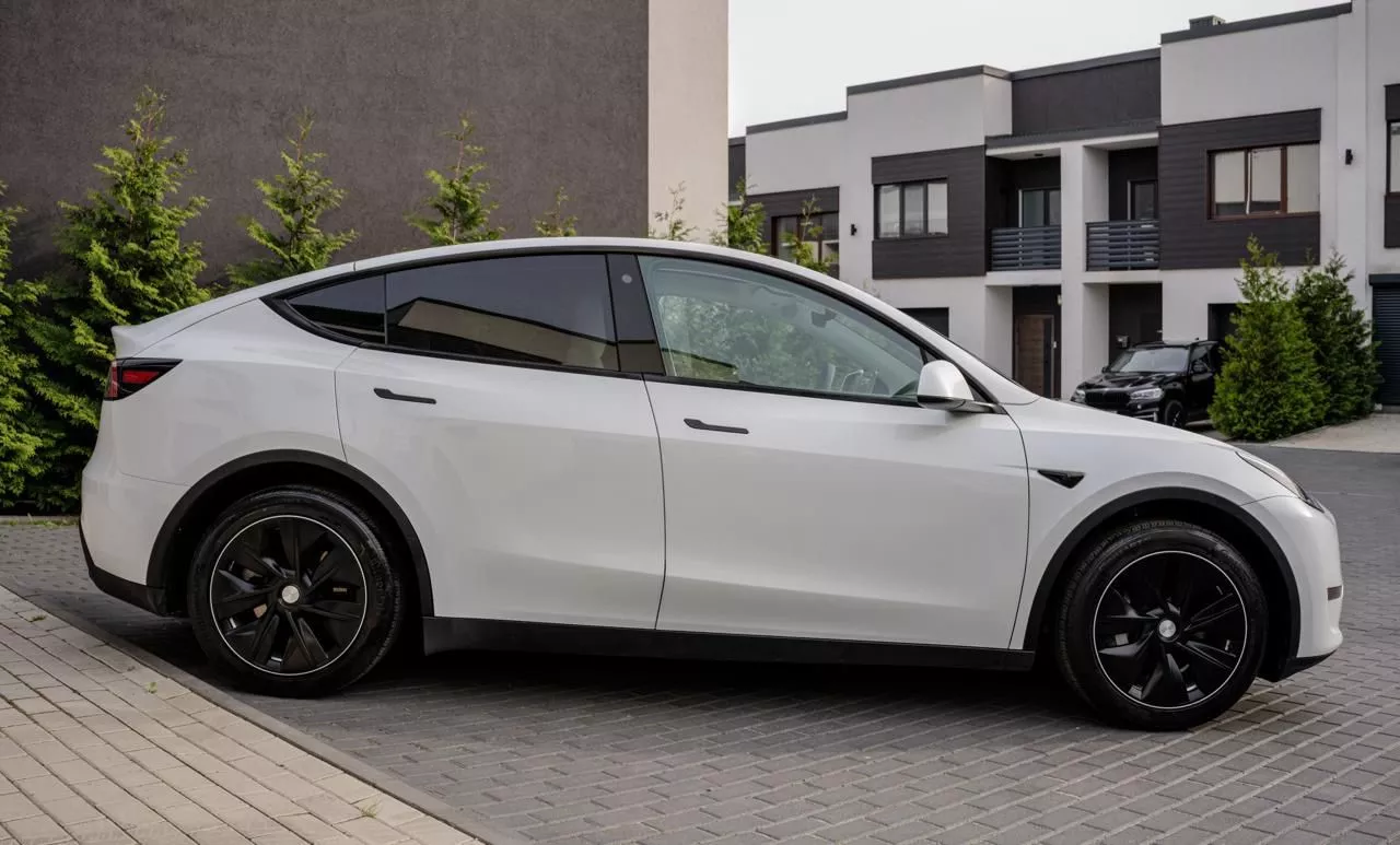 Tesla Model Y  2021141