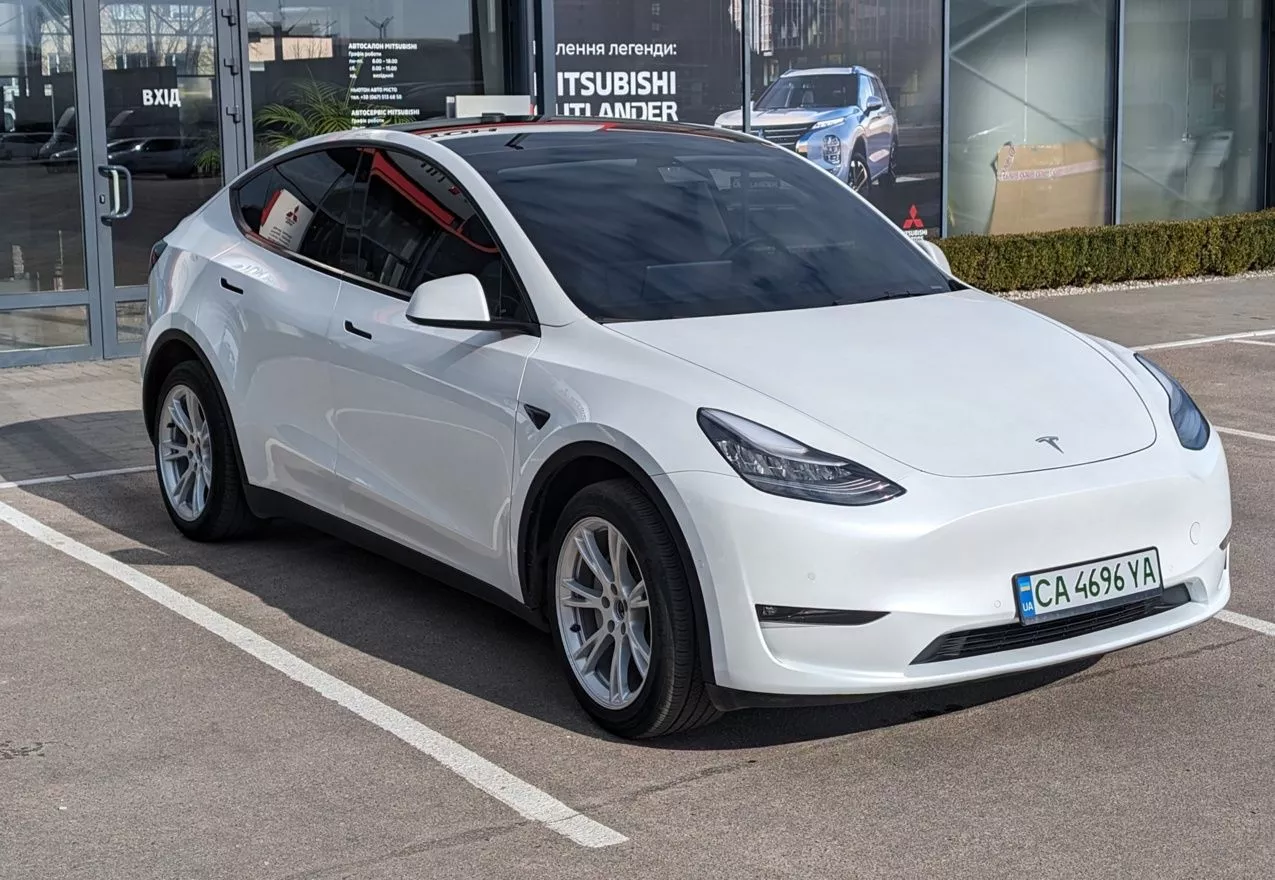 Tesla Model Y  65 kWh 2021181